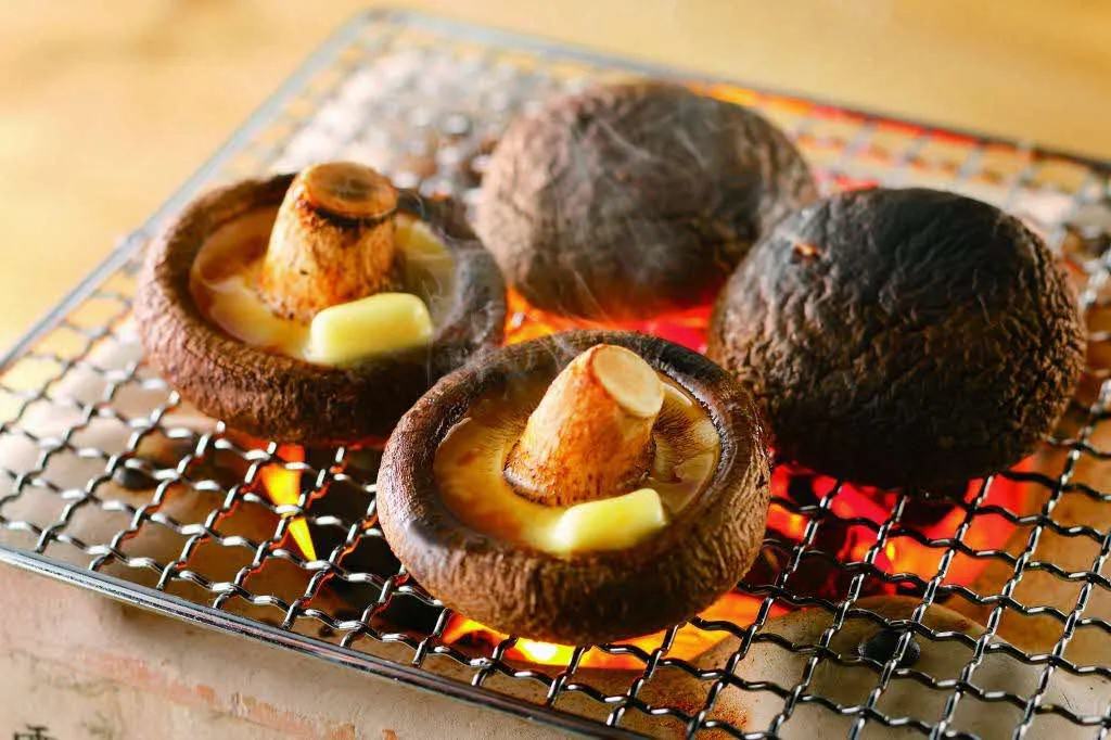 炭火で焼いた肉厚の椎茸「想いの茸」